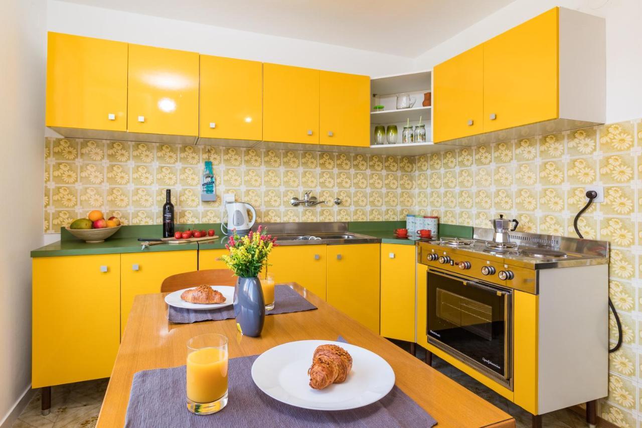 Quirky Apartment Arena With Parking Pula Extérieur photo