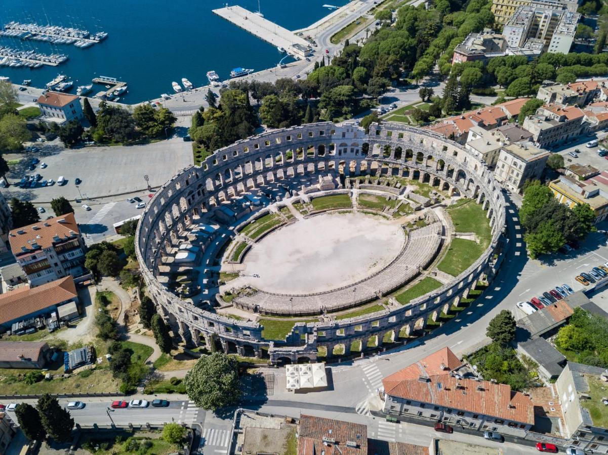 Quirky Apartment Arena With Parking Pula Extérieur photo