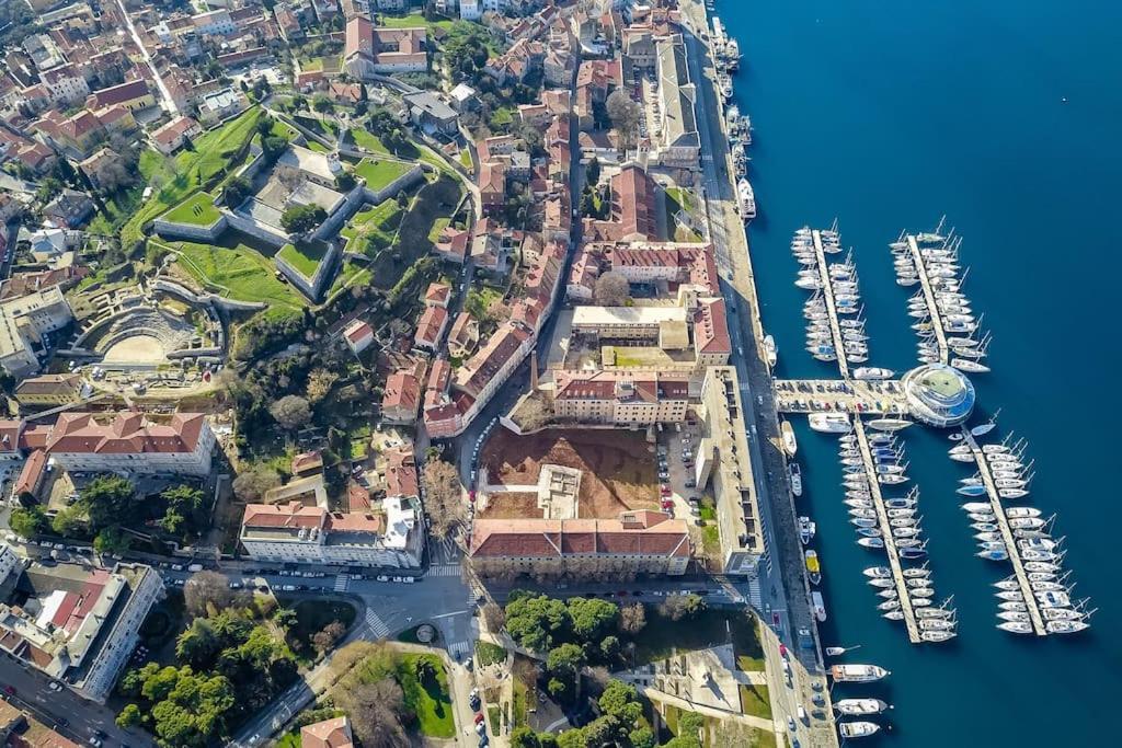 Quirky Apartment Arena With Parking Pula Extérieur photo