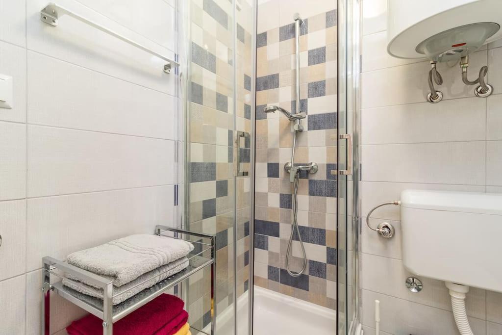 Quirky Apartment Arena With Parking Pula Extérieur photo